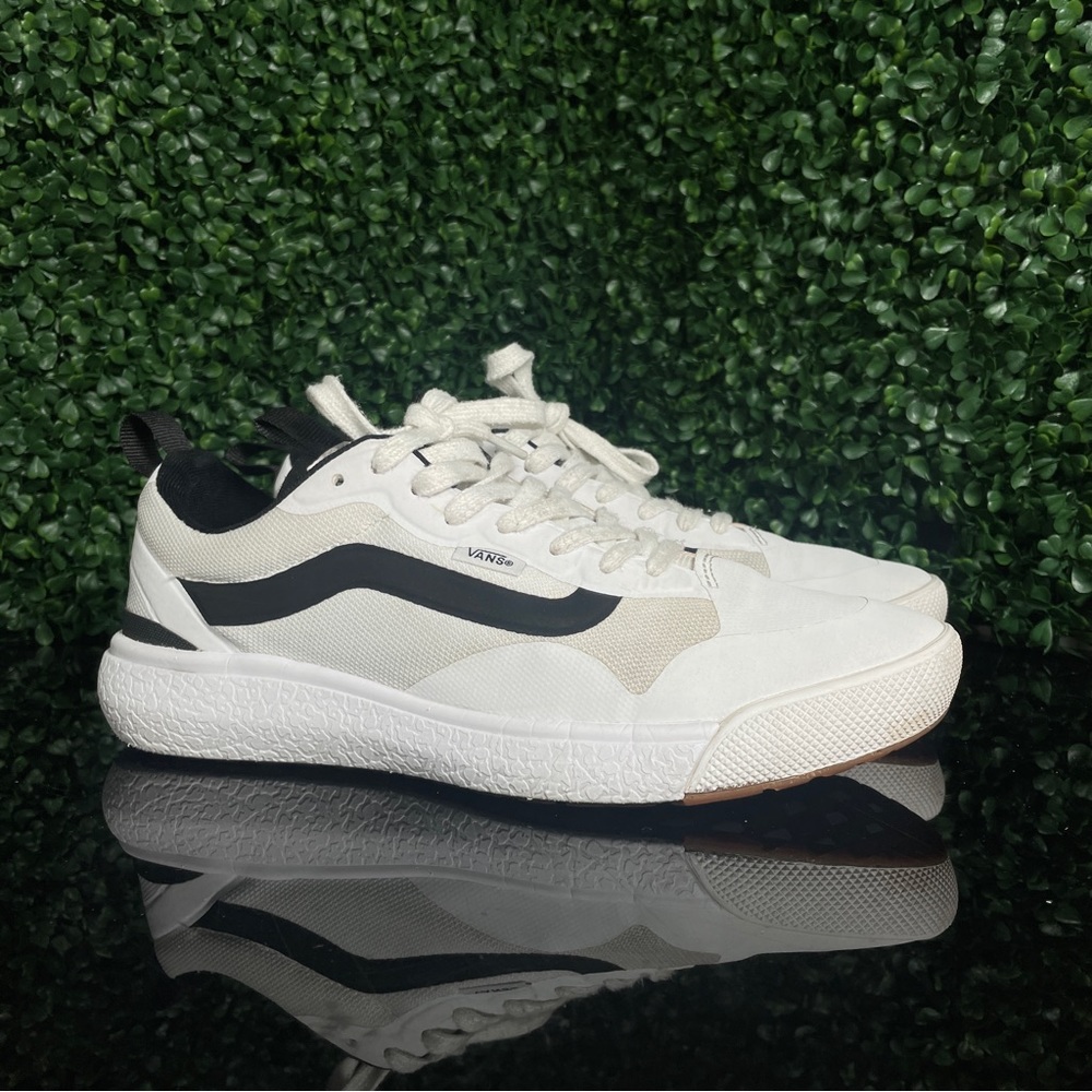Size 8- VANS UltraRange Exo White - VNOA4U1KWHT